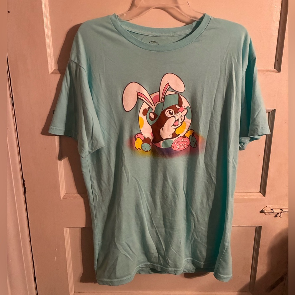 Buc-ee's Easter 2024 Themed Bunny Rabbit And Beaver Logo Graphic T-Shirt Large.